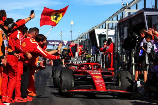 Race winner Carlos Sainz Jr (ESP) Ferrari SF-24 passes his team as he enters parc ferme.
24.03.2024. Formula 1 World Championship, Rd 3, Australian Grand Prix, Albert Park, Melbourne, Australia, Race Day.
- www.xpbimages.com, EMail: requests@xpbimages.com © Copyright: Coates / XPB Images