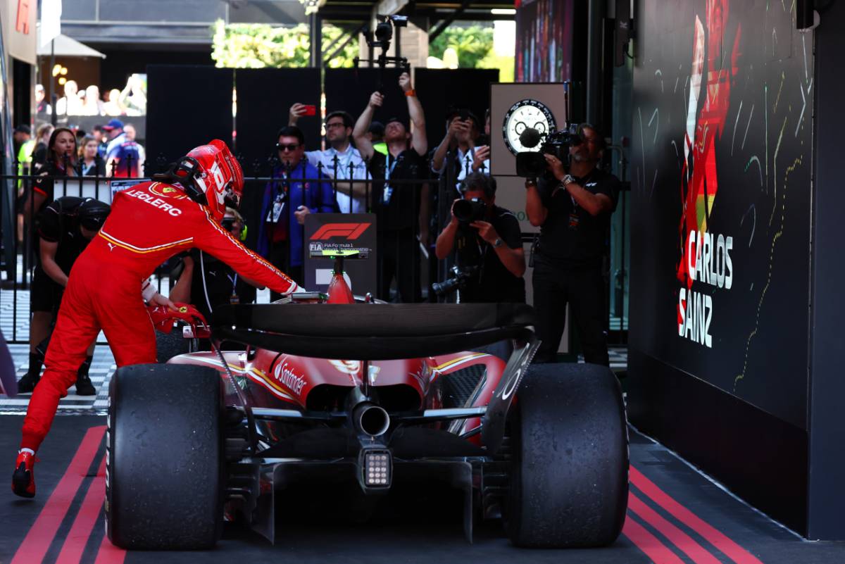 Second placed Charles Leclerc (MON) Ferrari celebrates with race winner Carlos Sainz Jr (ESP) Ferrari SF-24 in parc ferme.
24.03.2024. Formula 1 World Championship, Rd 3, Australian Grand Prix, Albert Park, Melbourne, Australia, Race Day.
- www.xpbimages.com, EMail: requests@xpbimages.com © Copyright: Coates / XPB Images