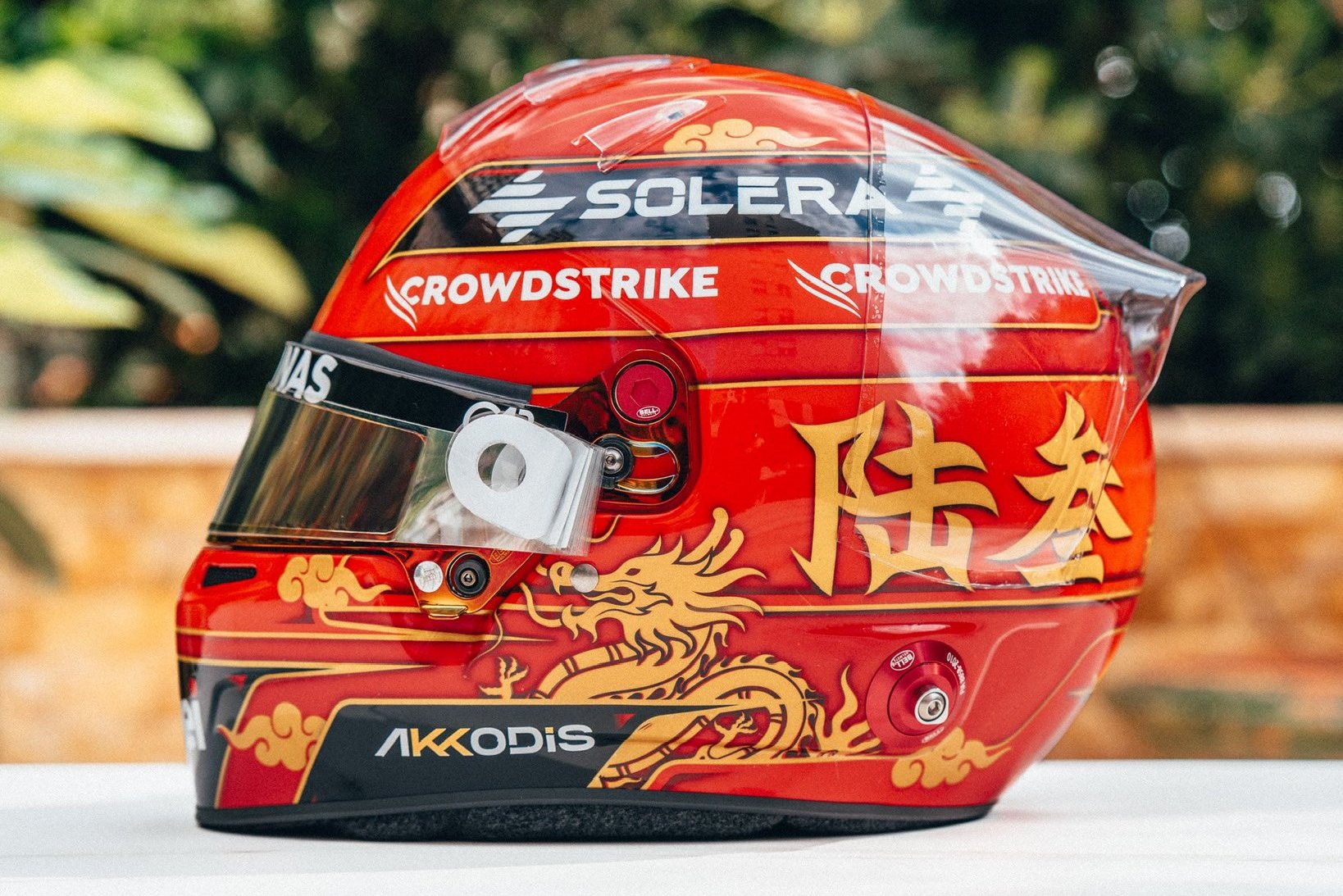 George Russell's special Chinese GP lid is a fusion of tradition and modernity.