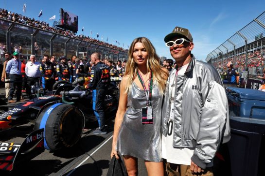 (L to R): Jessica Hart (AUS) Model and James Kirkham on the grid.
24.03.2024. Formula 1 World Championship, Rd 3, Australian Grand Prix, Albert Park, Melbourne, Australia, Race Day.
- www.xpbimages.com, EMail: requests@xpbimages.com © Copyright: Moy / XPB Images