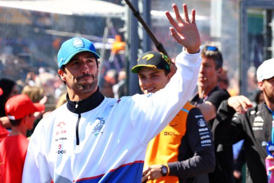 Daniel Ricciardo (AUS) RB on the drivers' parade.
24.03.2024. Formula 1 World Championship, Rd 3, Australian Grand Prix, Albert Park, Melbourne, Australia, Race Day.
 - www.xpbimages.com, EMail: requests@xpbimages.com © Copyright: Coates / XPB Images