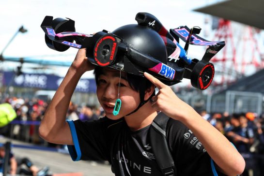 Circuit atmosphere - Alpine F1 Team fan.
04.04.2024. Formula 1 World Championship, Rd 4, Japanese Grand Prix, Suzuka, Japan, Preparation Day.
- www.xpbimages.com, EMail: requests@xpbimages.com © Copyright: Moy / XPB Images