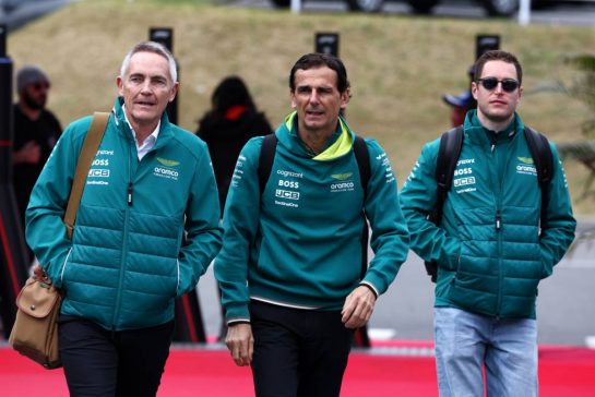 (L to R): Martin Whitmarsh (GBR) Aston Martin F1 Team Group Chief Executive Officer with Pedro De La Rosa (ESP) Aston Martin F1 Team, Team Ambassador and Stoffel Vandoorne (BEL) Aston Martin F1 Team Test and Reserve Driver.
05.04.2024. Formula 1 World Championship, Rd 4, Japanese Grand Prix, Suzuka, Japan, Practice Day.
- www.xpbimages.com, EMail: requests@xpbimages.com © Copyright: Moy / XPB Images