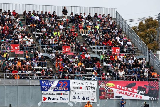 Circuit atmosphere - fans in the grandstand.
06.04.2024. Formula 1 World Championship, Rd 4, Japanese Grand Prix, Suzuka, Japan, Qualifying Day.
- www.xpbimages.com, EMail: requests@xpbimages.com © Copyright: Moy / XPB Images