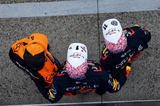 Qualifying top three in parc ferme (L to R): Lando Norris (GBR) McLaren, third; Max Verstappen (NLD) Red Bull Racing, pole position; Sergio Perez (MEX) Red Bull Racing, second.
06.04.2024. Formula 1 World Championship, Rd 4, Japanese Grand Prix, Suzuka, Japan, Qualifying Day.
 - www.xpbimages.com, EMail: requests@xpbimages.com © Copyright: Coates / XPB Images