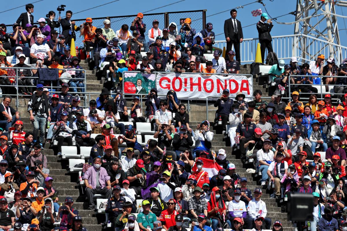 Circuit atmosphere - fans in the grandstand.
07.04.2024. Formula 1 World Championship, Rd 4, Japanese Grand Prix, Suzuka, Japan, Race Day.
- www.xpbimages.com, EMail: requests@xpbimages.com © Copyright: Moy / XPB Images