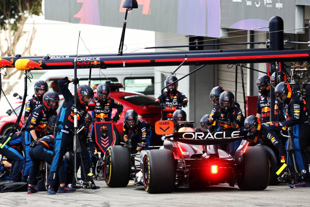 Max Verstappen (NLD) Red Bull Racing RB20 makes a pit stop. 07.04.2024. Formula 1 World Championship, Rd 4, Japanese Grand Prix, Suzuka, Japan, Race Day. - www.xpbimages.com, EMail: requests@xpbimages.com © Copyright: Batchelor / XPB Images