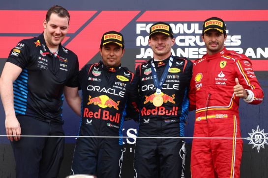 1st place Max Verstappen (NLD) Red Bull Racing RB20, 2nd place Sergio Perez (MEX) Red Bull Racing RB20 and 3rd place Carlos Sainz Jr (ESP) Ferrari.
07.04.2024. Formula 1 World Championship, Rd 4, Japanese Grand Prix, Suzuka, Japan, Race Day.
- www.xpbimages.com, EMail: requests@xpbimages.com © Copyright: Batchelor / XPB Images