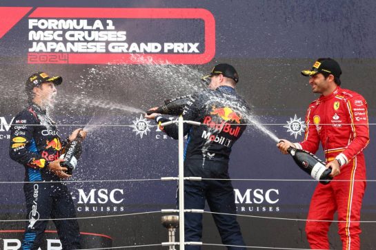 1st place Max Verstappen (NLD) Red Bull Racing RB20, 2nd place Sergio Perez (MEX) Red Bull Racing RB20 and 3rd place Carlos Sainz Jr (ESP) Ferrari.
07.04.2024. Formula 1 World Championship, Rd 4, Japanese Grand Prix, Suzuka, Japan, Race Day.
- www.xpbimages.com, EMail: requests@xpbimages.com © Copyright: Batchelor / XPB Images