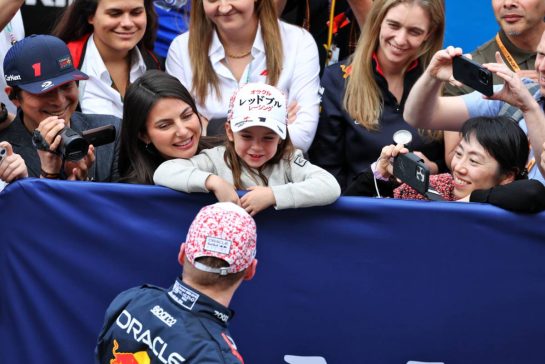Race winner Max Verstappen (NLD) Red Bull Racing celebrates in parc ferme with girlfriend Kelly Piquet (BRA) and her daughter Penelope.
07.04.2024. Formula 1 World Championship, Rd 4, Japanese Grand Prix, Suzuka, Japan, Race Day.
- www.xpbimages.com, EMail: requests@xpbimages.com © Copyright: Moy / XPB Images