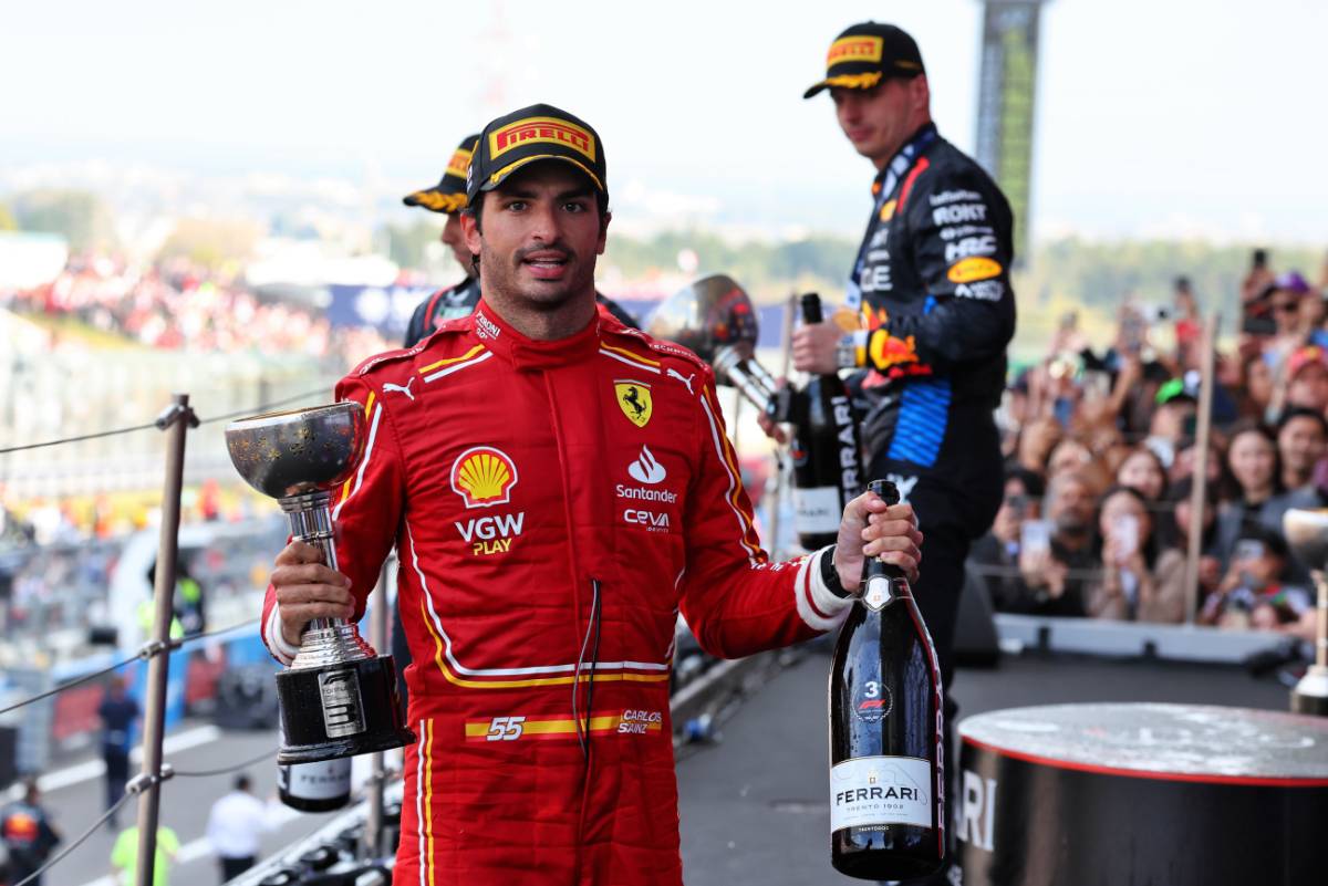 Carlos Sainz Jr (ESP) Ferrari celebrates his third position on the podium. 07.04.2024. Formula 1 World Championship, Rd 4, Japanese Grand Prix, Suzuka, Japan, Race Day. - www.xpbimages.com, EMail: requests@xpbimages.com © Copyright: Moy / XPB Images