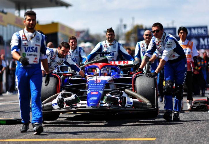 Daniel Ricciardo (AUS) RB VCARB 01 on the grid. 07.04.2024. Formula 1 World Championship, Rd 4, Japanese Grand Prix, Suzuka, Japan, Race Day. - www.xpbimages.com, EMail: requests@xpbimages.com © Copyright: Charniaux / XPB Images