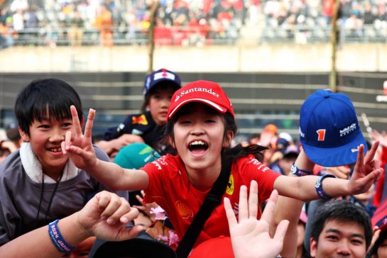 Circuit atmosphere - fans at the podium.
07.04.2024. Formula 1 World Championship, Rd 4, Japanese Grand Prix, Suzuka, Japan, Race Day.
 - www.xpbimages.com, EMail: requests@xpbimages.com © Copyright: Coates / XPB Images