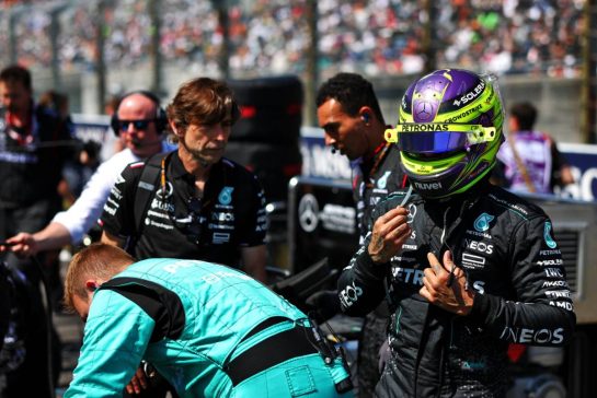 Lewis Hamilton (GBR) Mercedes AMG F1 on the grid.
07.04.2024. Formula 1 World Championship, Rd 4, Japanese Grand Prix, Suzuka, Japan, Race Day.
 - www.xpbimages.com, EMail: requests@xpbimages.com © Copyright: Coates / XPB Images