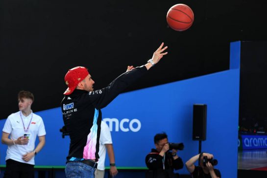 Esteban Ocon (FRA) Alpine F1 Team plays basketball in the paddock.
18.04.2024. Formula 1 World Championship, Rd 5, Chinese Grand Prix, Shanghai, China, Preparation Day.
- www.xpbimages.com, EMail: requests@xpbimages.com © Copyright: Rew / XPB Images