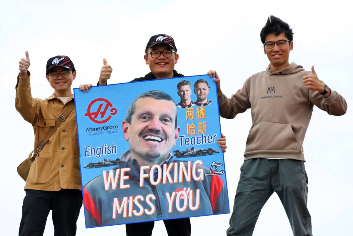 Circuit atmosphere - Guenther Steiner (ITA) RTL F1 TV Presenter fans.
20.04.2024. Formula 1 World Championship, Rd 5, Chinese Grand Prix, Shanghai, China, Sprint and Qualifying Day.
- www.xpbimages.com, EMail: requests@xpbimages.com © Copyright: Coates / XPB Images