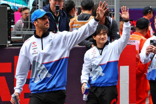 (L to R): Daniel Ricciardo (AUS) RB and Yuki Tsunoda (JPN) RB on the drivers' parade.
21.04.2024. Formula 1 World Championship, Rd 5, Chinese Grand Prix, Shanghai, China, Race Day.
- www.xpbimages.com, EMail: requests@xpbimages.com © Copyright: Batchelor / XPB Images