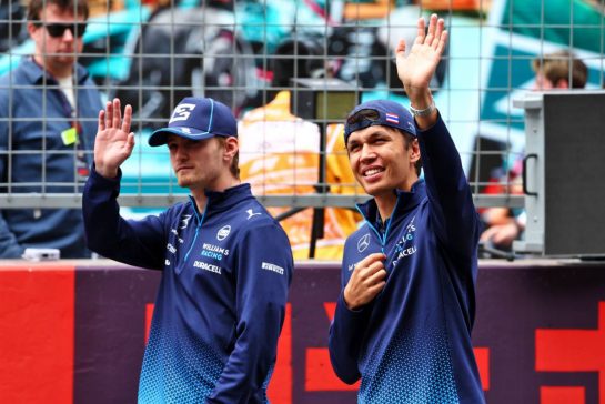 (L to R): Logan Sargeant (USA) Williams Racing and Alexander Albon (THA) Williams Racing on the drivers' parade.
21.04.2024. Formula 1 World Championship, Rd 5, Chinese Grand Prix, Shanghai, China, Race Day.
 - www.xpbimages.com, EMail: requests@xpbimages.com © Copyright: Coates / XPB Images