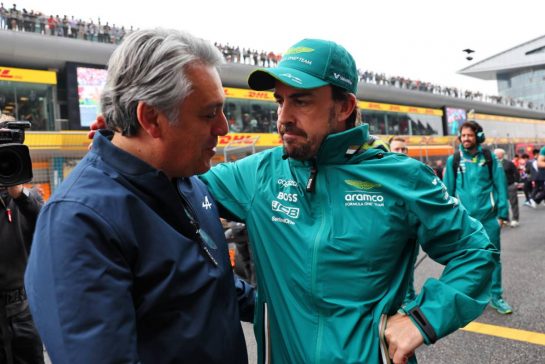 (L to R): Luca de Meo (ITA) Groupe Renault Chief Executive Officer with Fernando Alonso (ESP) Aston Martin F1 Team on the grid.
21.04.2024. Formula 1 World Championship, Rd 5, Chinese Grand Prix, Shanghai, China, Race Day.
- www.xpbimages.com, EMail: requests@xpbimages.com © Copyright: Batchelor / XPB Images