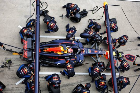 Max Verstappen (NLD) Red Bull Racing RB20 makes a pit stop.
21.04.2024. Formula 1 World Championship, Rd 5, Chinese Grand Prix, Shanghai, China, Race Day.
- www.xpbimages.com, EMail: requests@xpbimages.com © Copyright: Bearne / XPB Images