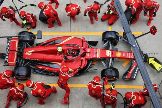 Carlos Sainz Jr (ESP) Ferrari SF-24 makes a pit stop.
21.04.2024. Formula 1 World Championship, Rd 5, Chinese Grand Prix, Shanghai, China, Race Day.
- www.xpbimages.com, EMail: requests@xpbimages.com © Copyright: Bearne / XPB Images