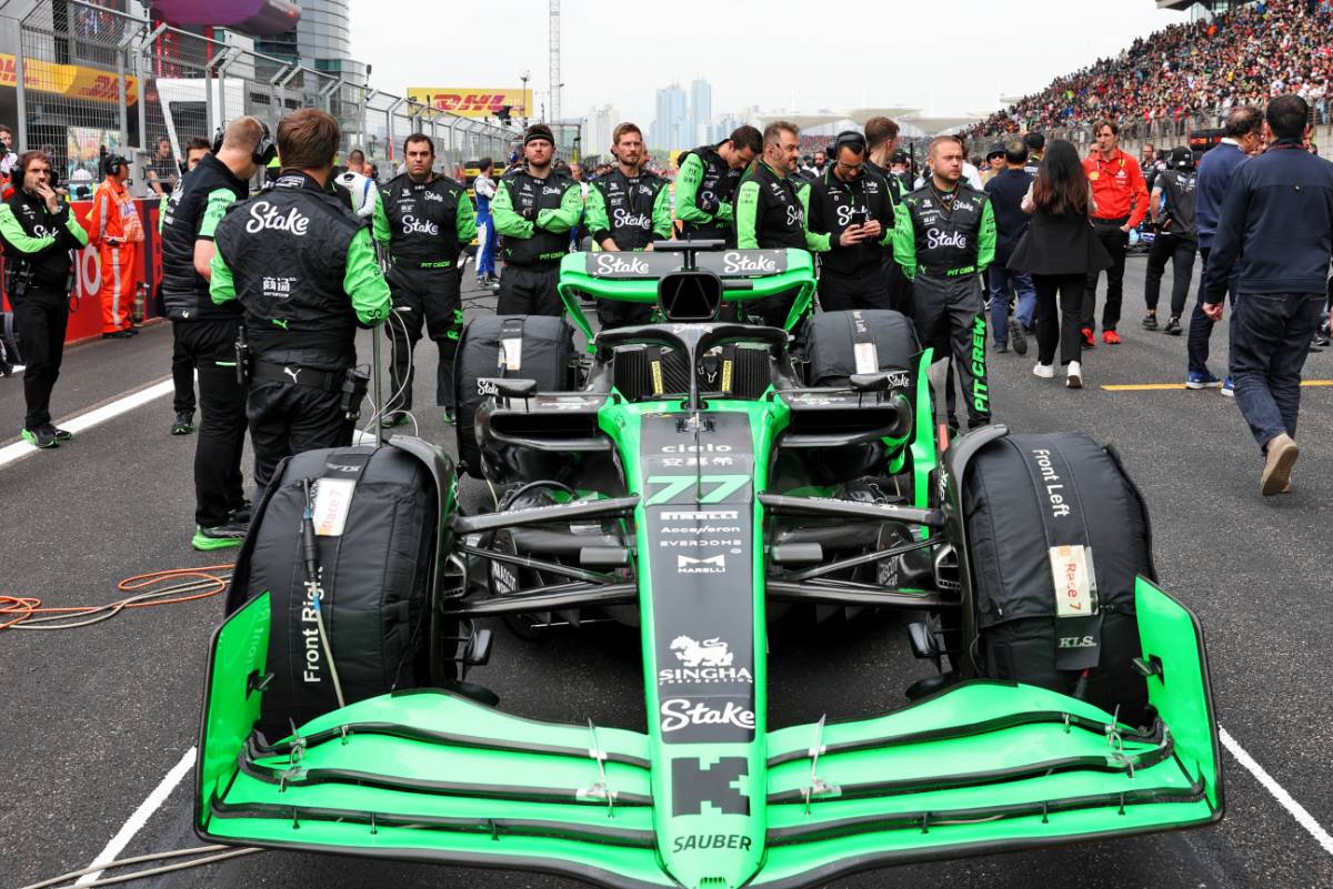 Sauber on the grid. 21.04.2024. Formula 1 World Championship, Rd 5, Chinese Grand Prix, Shanghai, China, Race Day. - www.xpbimages.com, EMail: requests@xpbimages.com © Copyright: Rew / XPB Images