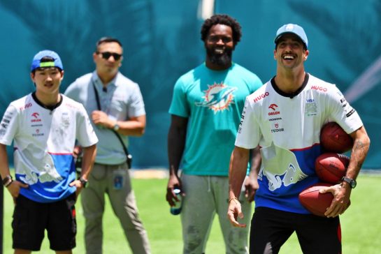 (L to R): Yuki Tsunoda (JPN) RB and Daniel Ricciardo (AUS) RB play American football in the paddock.
02.05.2024. Formula 1 World Championship, Rd 6, Miami Grand Prix, Miami, Florida, USA, Preparation Day.
- www.xpbimages.com, EMail: requests@xpbimages.com © Copyright: Moy / XPB Images