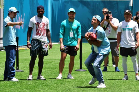 Carlos Sainz Jr (ESP) Ferrari plays American football in the paddock.
02.05.2024. Formula 1 World Championship, Rd 6, Miami Grand Prix, Miami, Florida, USA, Preparation Day.
- www.xpbimages.com, EMail: requests@xpbimages.com © Copyright: Moy / XPB Images