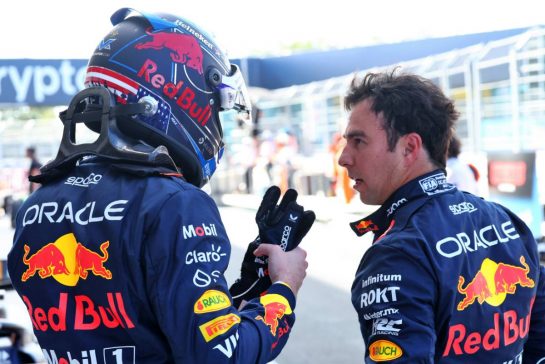 (L to R): Max Verstappen (NLD) Red Bull Racing with team mate Sergio Perez (MEX) Red Bull Racing in Sprint qualifying parc ferme.
03.05.2024. Formula 1 World Championship, Rd 6, Miami Grand Prix, Miami, Florida, USA, Sprint Qualifying Day.
- www.xpbimages.com, EMail: requests@xpbimages.com © Copyright: Charniaux / XPB Images