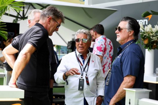 (L to R): Graeme Lowdon (GBR) with Mario Andretti (USA) and Michael Andretti (USA) Andretti Global Chairman and CEO.
05.05.2024. Formula 1 World Championship, Rd 6, Miami Grand Prix, Miami, Florida, USA, Race Day.
- www.xpbimages.com, EMail: requests@xpbimages.com © Copyright: Moy / XPB Images