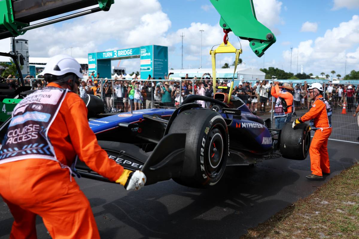 Logan Sargeant (USA) Williams Racing FW46 crashed out of the race. 05.05.2024. Formula 1 World Championship, Rd 6, Miami Grand Prix, Miami, Florida, USA, Race Day. - www.xpbimages.com, EMail: requests@xpbimages.com © Copyright: Staley / XPB Images