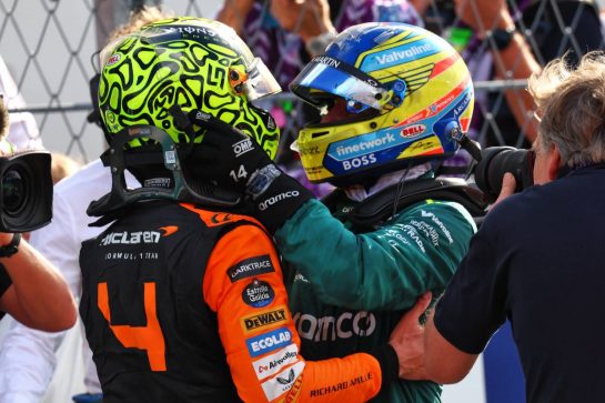 Race winner Lando Norris (GBR) McLaren celebrates in parc ferme with Fernando Alonso (ESP) Aston Martin F1 Team.
05.05.2024. Formula 1 World Championship, Rd 6, Miami Grand Prix, Miami, Florida, USA, Race Day.
 - www.xpbimages.com, EMail: requests@xpbimages.com © Copyright: Staley / XPB Images