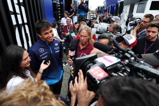 Alexander Albon (THA) Williams Racing with the media.
16.05.2024. Formula 1 World Championship, Rd 7, Emilia Romagna Grand Prix, Imola, Italy, Preparation Day.
- www.xpbimages.com, EMail: requests@xpbimages.com © Copyright: Staley / XPB Images