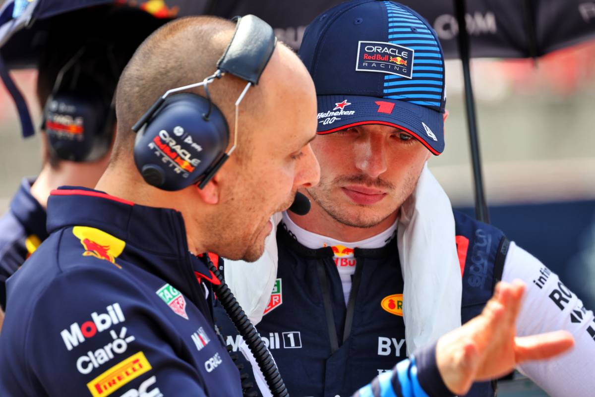 Max Verstappen (NLD) Red Bull Racing with Gianpiero Lambiase (ITA) Red Bull Racing Engineer on the grid. 19.05.2024. Formula 1 World Championship, Rd 7, Emilia Romagna Grand Prix, Imola, Italy, Race Day. - www.xpbimages.com, EMail: requests@xpbimages.com © Copyright: Batchelor / XPB Images