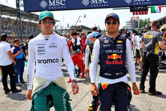 (L to R): Lance Stroll (CDN) Aston Martin F1 Team and Sergio Perez (MEX) Red Bull Racing on the grid.
19.05.2024. Formula 1 World Championship, Rd 7, Emilia Romagna Grand Prix, Imola, Italy, Race Day.
- www.xpbimages.com, EMail: requests@xpbimages.com © Copyright: Batchelor / XPB Images