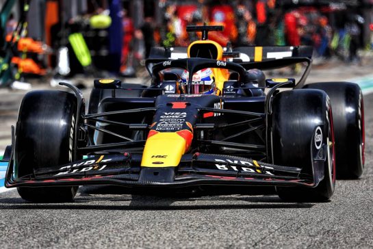 Max Verstappen (NLD) Red Bull Racing RB20 makes a pit stop.
19.05.2024. Formula 1 World Championship, Rd 7, Emilia Romagna Grand Prix, Imola, Italy, Race Day.
- www.xpbimages.com, EMail: requests@xpbimages.com © Copyright: Charniaux / XPB Images