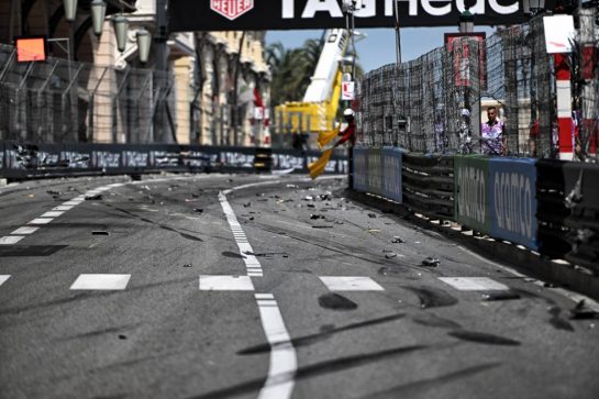 Crash debris on the circuit after the race stopping crash.
26.05.2024. Formula 1 World Championship, Rd 8, Monaco Grand Prix, Monte Carlo, Monaco, Race Day.
- www.xpbimages.com, EMail: requests@xpbimages.com © Copyright: Price / XPB Images