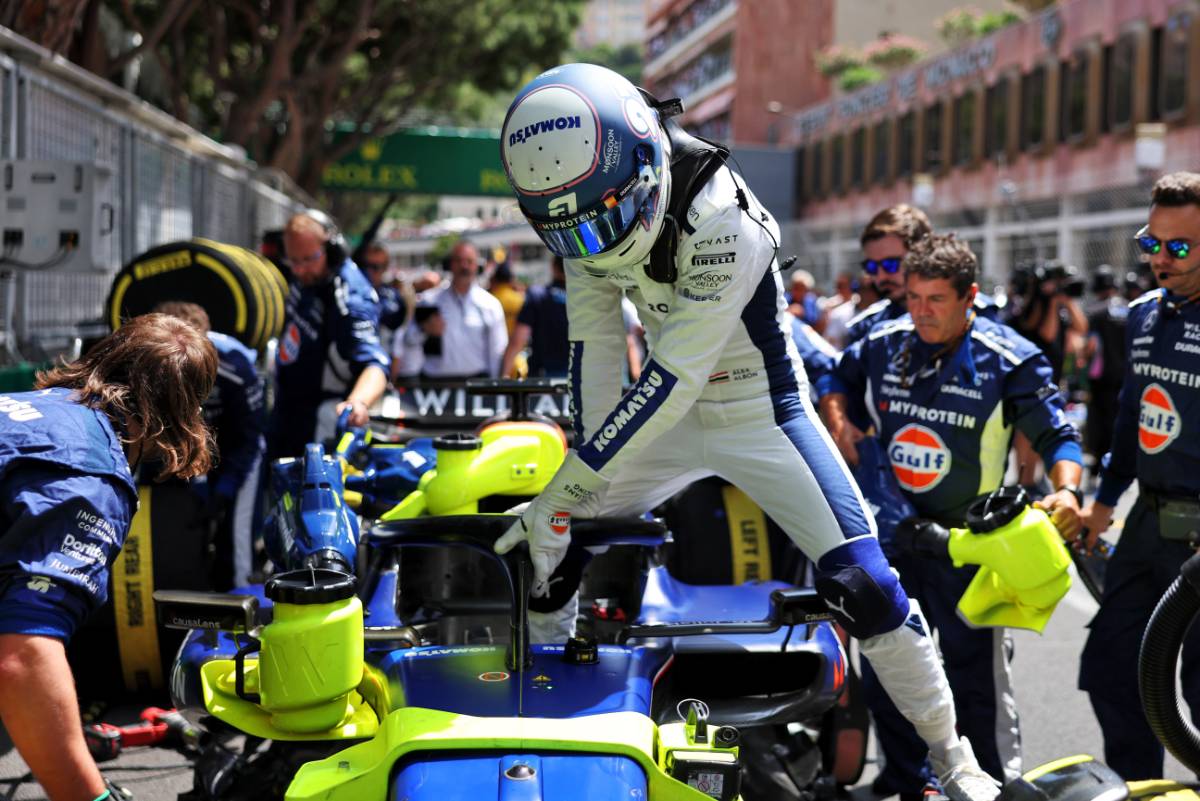 Alexander Albon (THA) Williams Racing FW46 on the grid. 26.05.2024. Formula 1 World Championship, Rd 8, Monaco Grand Prix, Monte Carlo, Monaco, Race Day. - www.xpbimages.com, EMail: requests@xpbimages.com © Copyright: Bearne / XPB Images