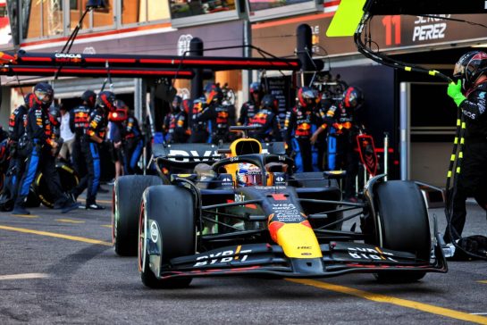 Max Verstappen (NLD) Red Bull Racing RB20 makes a pit stop.
26.05.2024. Formula 1 World Championship, Rd 8, Monaco Grand Prix, Monte Carlo, Monaco, Race Day.
- www.xpbimages.com, EMail: requests@xpbimages.com © Copyright: Batchelor / XPB Images
