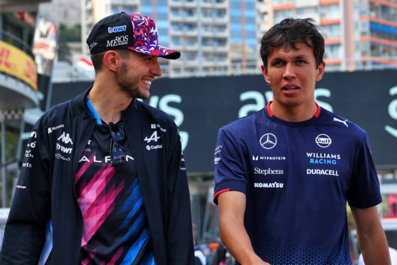 Williams pursuing other driver options as Sainz delays decision