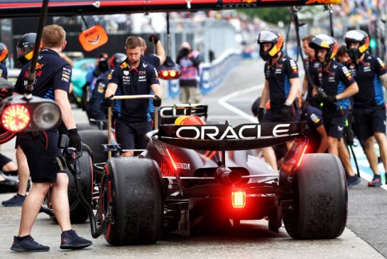 Sergio Perez (MEX) Red Bull Racing RB20 in the pits.
07.06.2024. Formula 1 World Championship, Rd 9, Canadian Grand Prix, Montreal, Canada, Practice Day.
- www.xpbimages.com, EMail: requests@xpbimages.com © Copyright: Batchelor / XPB Images