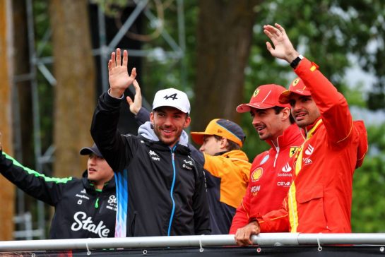 (L to R): Pierre Gasly (FRA) Alpine F1 Team with Carlos Sainz Jr (ESP) Ferrari on the drivers' parade.
09.06.2024. Formula 1 World Championship, Rd 9, Canadian Grand Prix, Montreal, Canada, Race Day.
- www.xpbimages.com, EMail: requests@xpbimages.com © Copyright: Coates / XPB Images