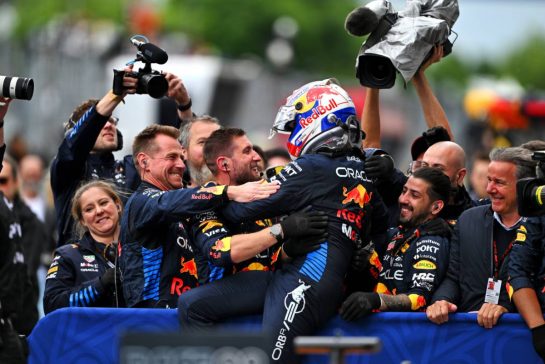Race winner Max Verstappen (NLD) Red Bull Racing celebrates in parc ferme.
09.06.2024. Formula 1 World Championship, Rd 9, Canadian Grand Prix, Montreal, Canada, Race Day.
- www.xpbimages.com, EMail: requests@xpbimages.com © Copyright: Price / XPB Images