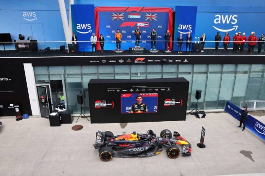 1st place Max Verstappen (NLD) Red Bull Racing RB20, 2nd place Lando Norris (GBR) McLaren MCL38 with Steve Knowles (GBR) Red Bull Racing Senior Race Strategy Engineer and 3rd place George Russell (GBR) Mercedes AMG F1 W15.
09.06.2024. Formula 1 World Championship, Rd 9, Canadian Grand Prix, Montreal, Canada, Race Day.
- www.xpbimages.com, EMail: requests@xpbimages.com © Copyright: Batchelor / XPB Images