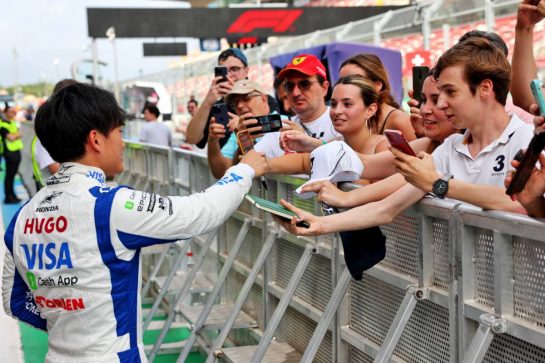 Yuki Tsunoda (JPN) RB with fans in the pits.
20.06.2024. Formula 1 World Championship, Rd 10, Spanish Grand Prix, Barcelona, Spain, Preparation Day.
- www.xpbimages.com, EMail: requests@xpbimages.com © Copyright: Batchelor / XPB Images