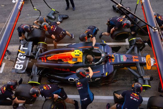 Red Bull Racing practices a pit stop.
20.06.2024. Formula 1 World Championship, Rd 10, Spanish Grand Prix, Barcelona, Spain, Preparation Day.
- www.xpbimages.com, EMail: requests@xpbimages.com © Copyright: Rew / XPB Images