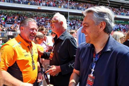 (L to R): Zak Brown (USA) McLaren Executive Director with Flavio Briatore (ITA) Alpine F1 Team Executive Advisor and Luca de Meo (ITA) Groupe Renault Chief Executive Officer on the grid.
23.06.2024. Formula 1 World Championship, Rd 10, Spanish Grand Prix, Barcelona, Spain, Race Day.
- www.xpbimages.com, EMail: requests@xpbimages.com © Copyright: Batchelor / XPB Images