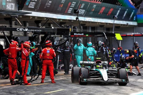 Lewis Hamilton (GBR) Mercedes AMG F1 W15 makes a pit stop.
23.06.2024. Formula 1 World Championship, Rd 10, Spanish Grand Prix, Barcelona, Spain, Race Day.
- www.xpbimages.com, EMail: requests@xpbimages.com © Copyright: Batchelor / XPB Images