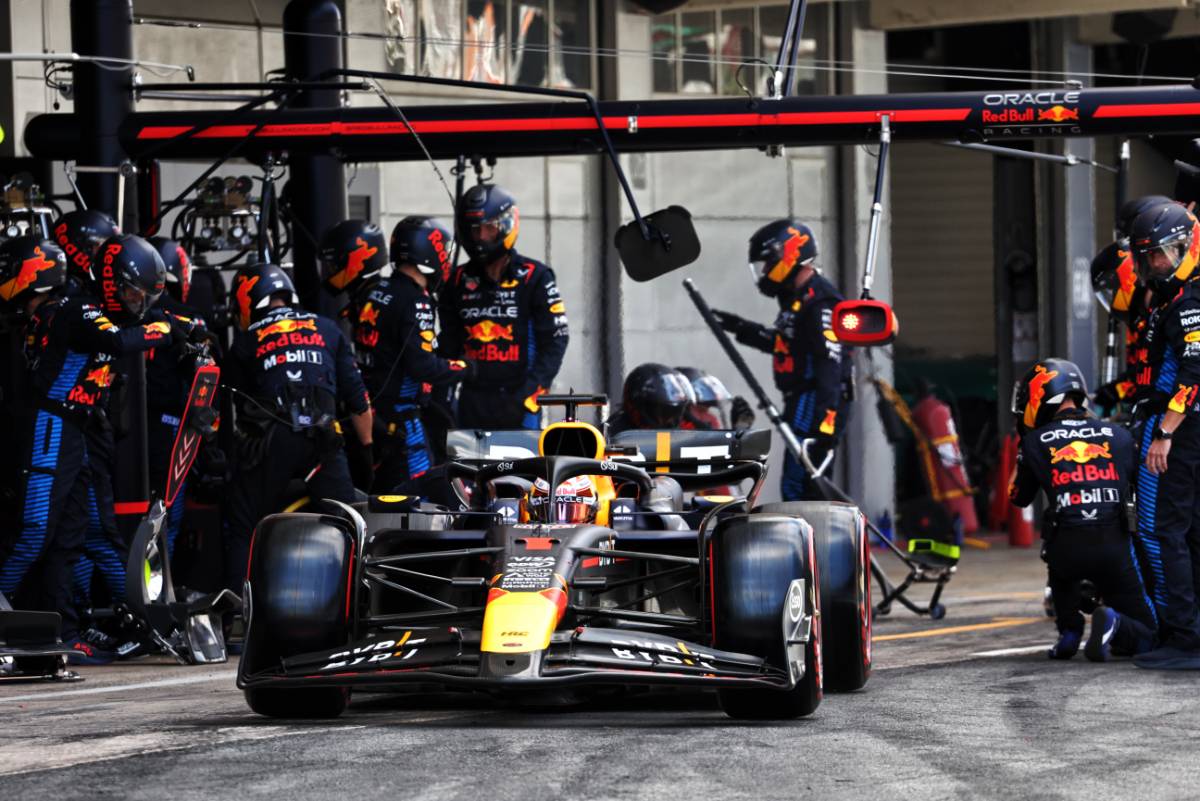 Max Verstappen (NLD) Red Bull Racing RB20 makes a pit stop.
23.06.2024. Formula 1 World Championship, Rd 10, Spanish Grand Prix, Barcelona, Spain, Race Day.
- www.xpbimages.com, EMail: requests@xpbimages.com © Copyright: Batchelor / XPB Images