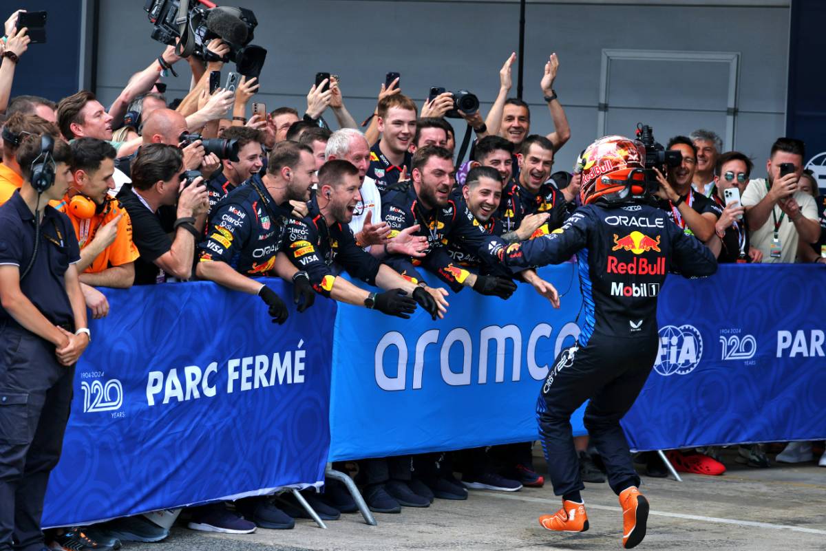 Race winner Max Verstappen (NLD) Red Bull Racing celebrates with the team in parc ferme. 23.06.2024. Formula 1 World Championship, Rd 10, Spanish Grand Prix, Barcelona, Spain, Race Day. - www.xpbimages.com, EMail: requests@xpbimages.com © Copyright: Moy / XPB Images